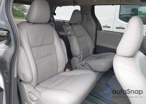 2016 Toyota Sienna Xle 8 Passenger z USA, uszkodzony, nr VIN 5TDYK3DC6GS724009